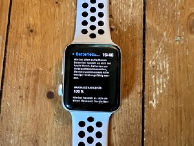 Apple Watch Series 3   42mm Cellular - 1